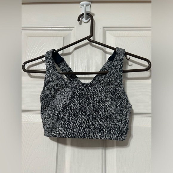 lululemon athletica Other - Lululemon run on bra size 6 euc